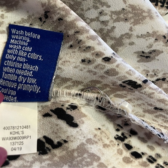 Apt. 9 Women's Snakeskin Print Button-Up Shirt with Yellow Accents Size XL - Picture 9 of 13